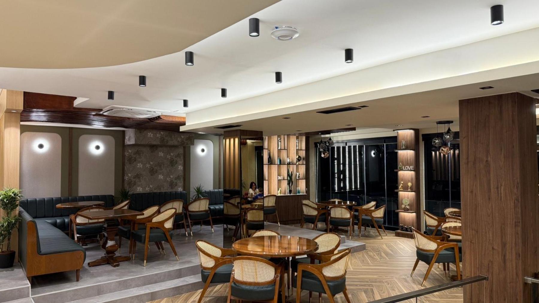 Continental Hotel Ulcinj Kültér fotó